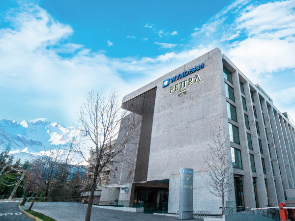 Wyndham Santiago Pettra Hotel