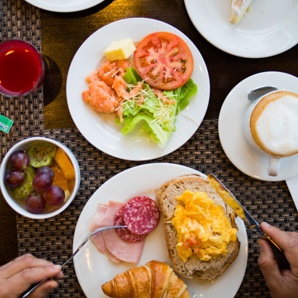 Restaurante Pettra Desayuno Buffet Hotel Wyndham Puerto Varas